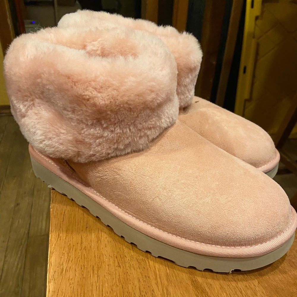 UGG’s- Pink, size 9
